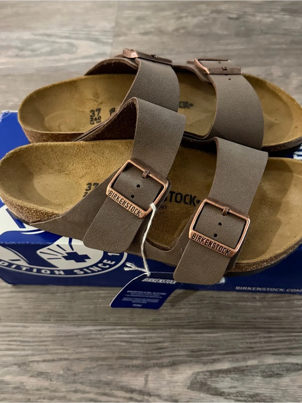 NIB Women’s Birkenstock Arizona Size 37 in Mocha